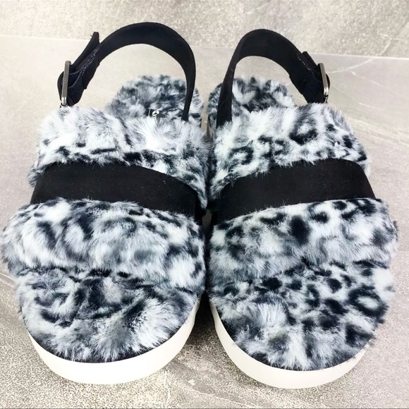 Koolaburra By UGG Fuzzy Sandals - Picture 3 of 5